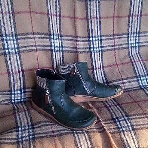 Burberry Style Ankle Booties With Zippers On Both Sides. Size 38 Woman.Or 7.5